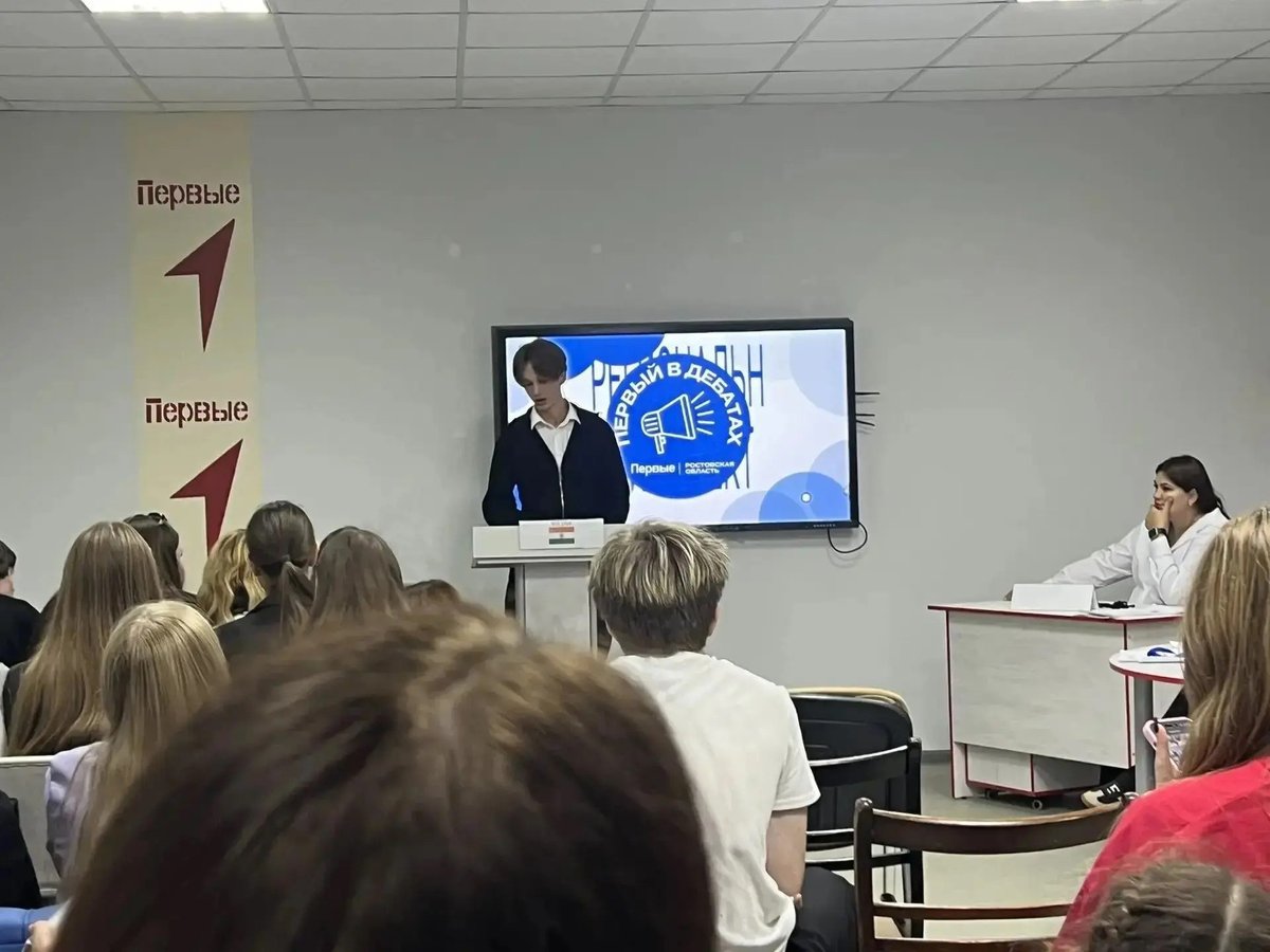 Команда Гимназии "Юнона" победители Первые в Дебатах.